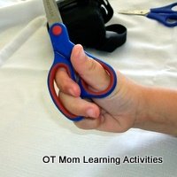 how to hold scissors with round and oval holes